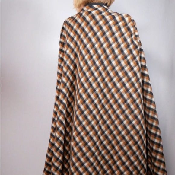 Plaid Cape Circa 1970s - Picture 4 of 9